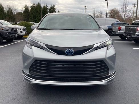Certified 2024 Toyota Sienna XLE image 14