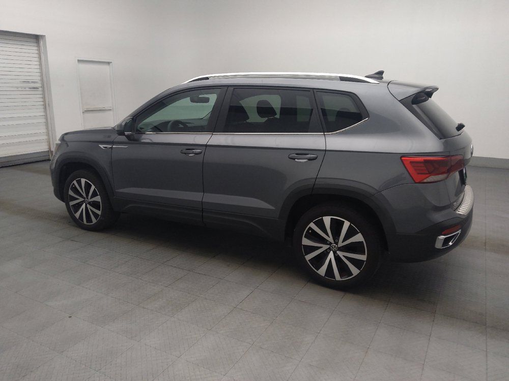 Used 2023 Volkswagen Taos SE FWD image 3