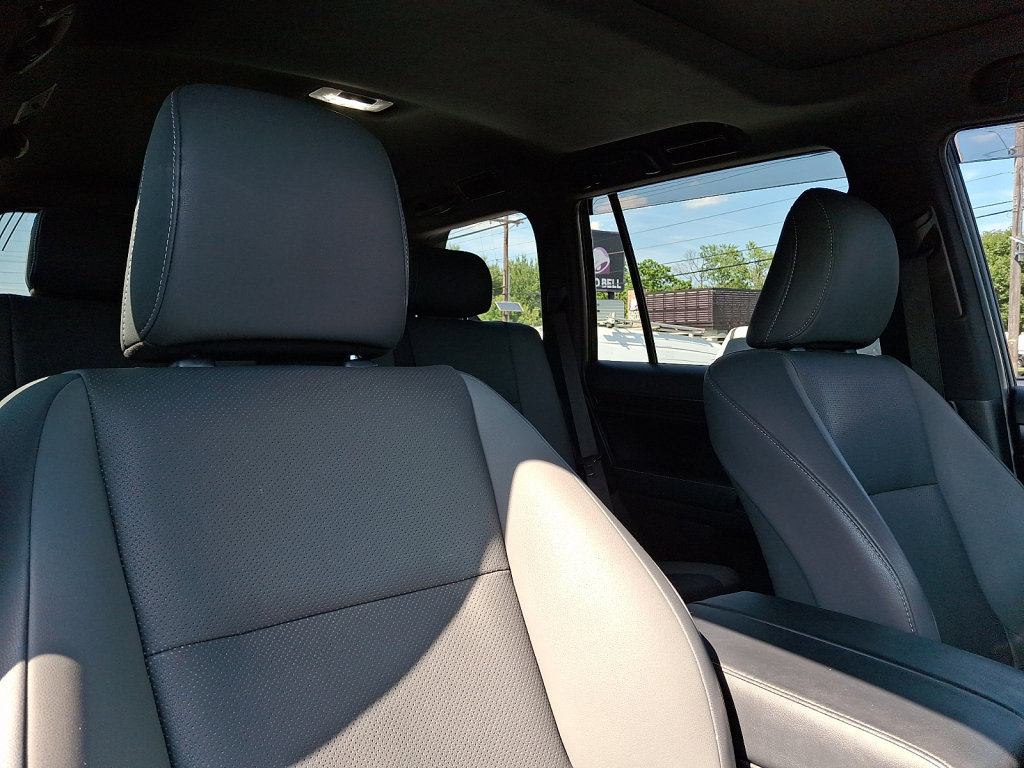 Used 2022 Lexus GX 460 w/ Black Line Special Edition AWD/4WD image 12