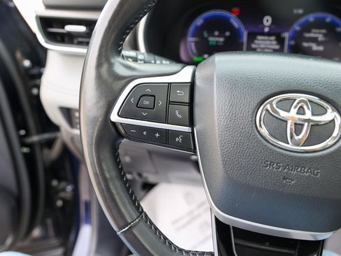 Used 2024 Toyota Highlander Limited FWD image 19