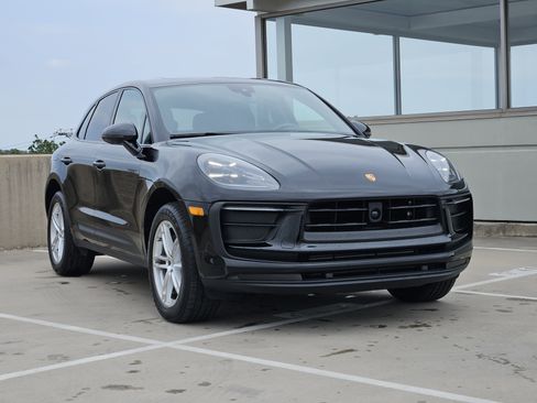Certified 2026 Porsche Macan AWD/4WD image 10