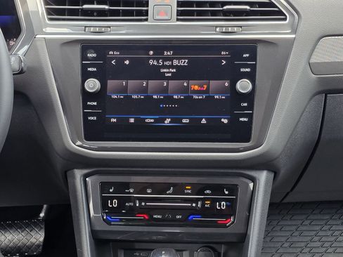 Used 2022 Volkswagen Tiguan SE AWD/4WD image 20