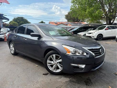 Used 2013 Nissan Altima 2.5 SV image 2