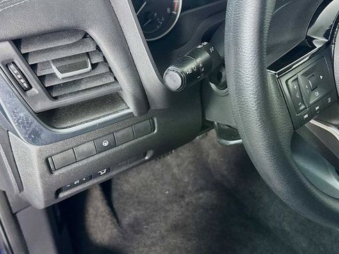 Certified 2023 Nissan Rogue SV FWD image 8
