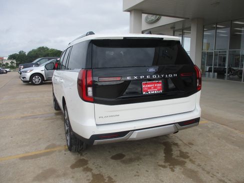 New 2026 Ford Expedition Platinum w/ Platinum Ultimate Package AWD/4WD image 18