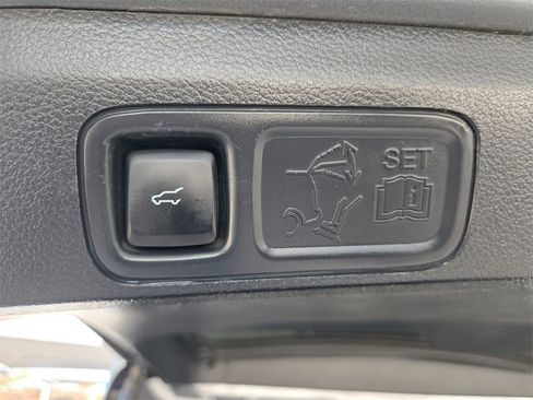 Used 2023 Ford Expedition Limited image 32