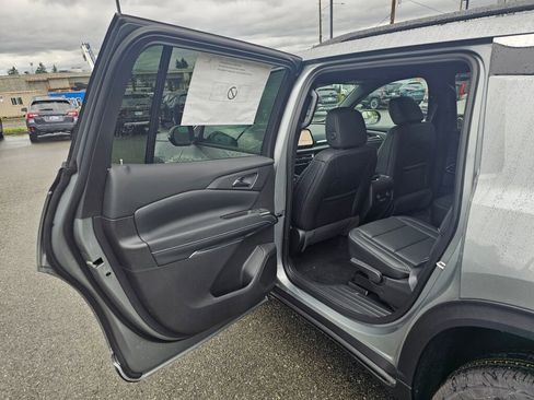 New 2025 Chevrolet Traverse LT image 19