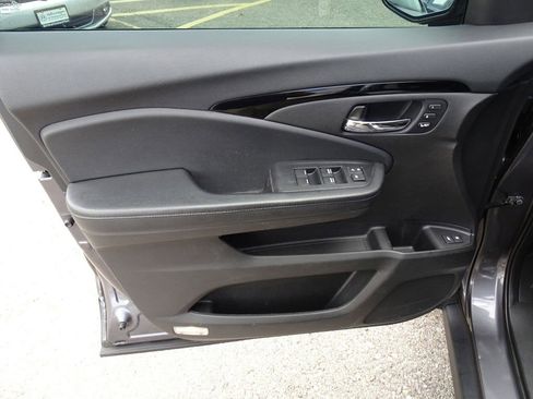 Used 2018 Honda Pilot Touring image 13