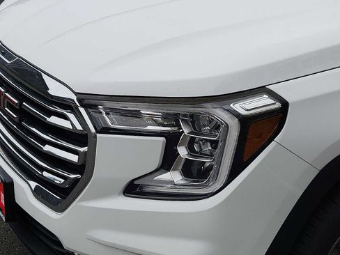 Used 2023 GMC Terrain SLT image 9