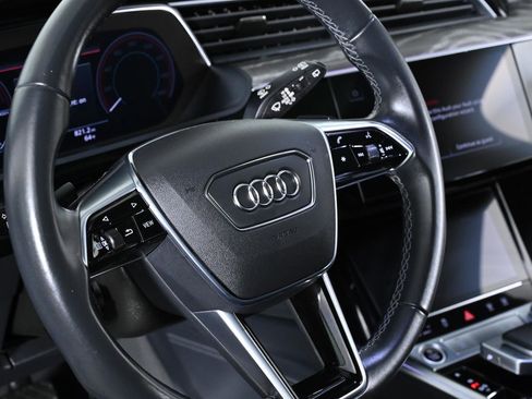 Used 2022 Audi e-tron Chronos image 12