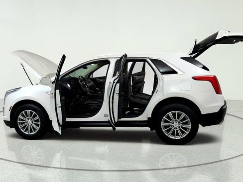 Used 2017 Cadillac XT5 Luxury w/ Driver Awareness Package FWD image 10