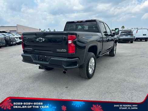 Used 2022 Chevrolet Silverado 2500 High Country w/ Technology Package AWD/4WD image 5