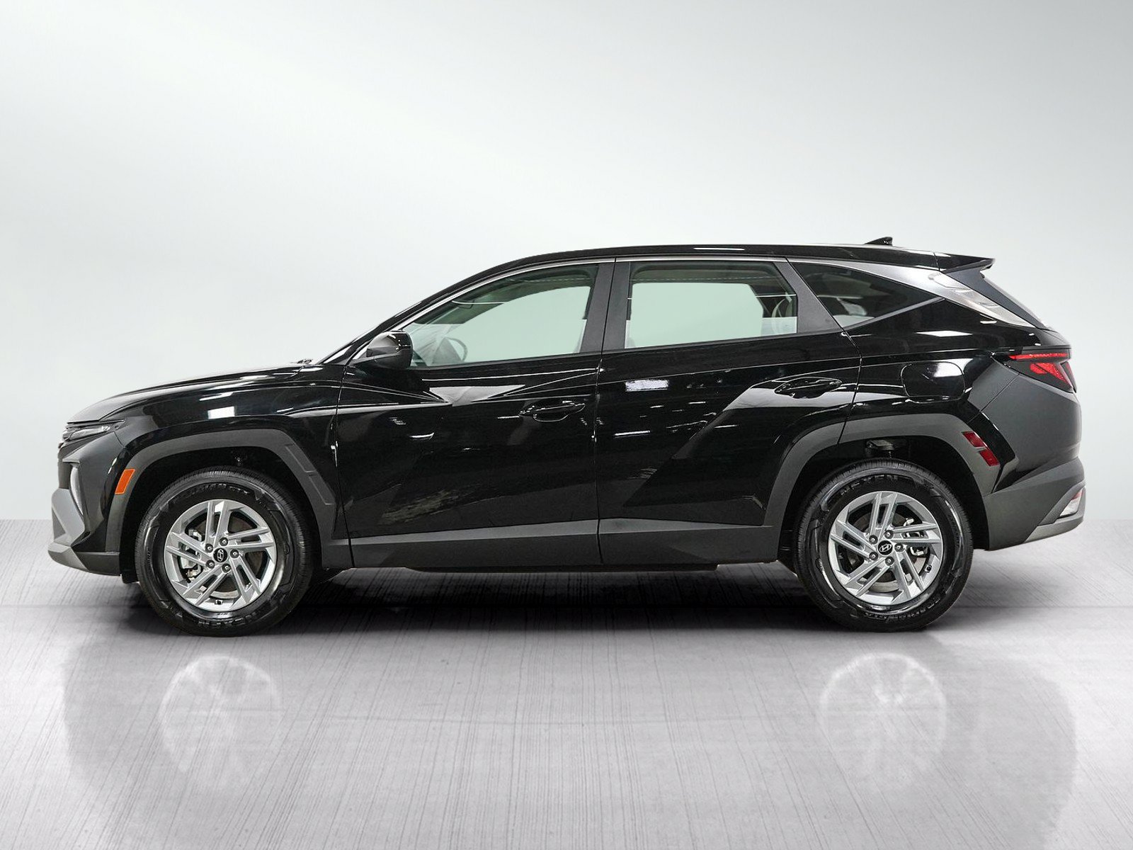 Certified 2026 Hyundai Tucson SE AWD/4WD image 2
