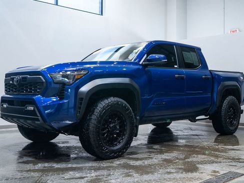 Certified 2025 Toyota Tacoma TRD Off-Road image 3