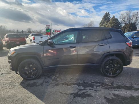 Used 2018 Jeep Compass Latitude w/ Popular Equipment Group image 4