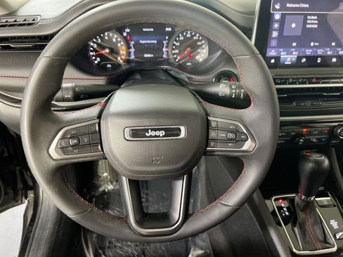 Used 2022 Jeep Compass Trailhawk AWD/4WD image 11