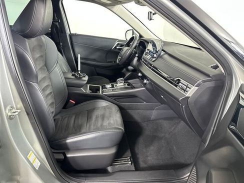 Used 2023 Mitsubishi Outlander SE image 28