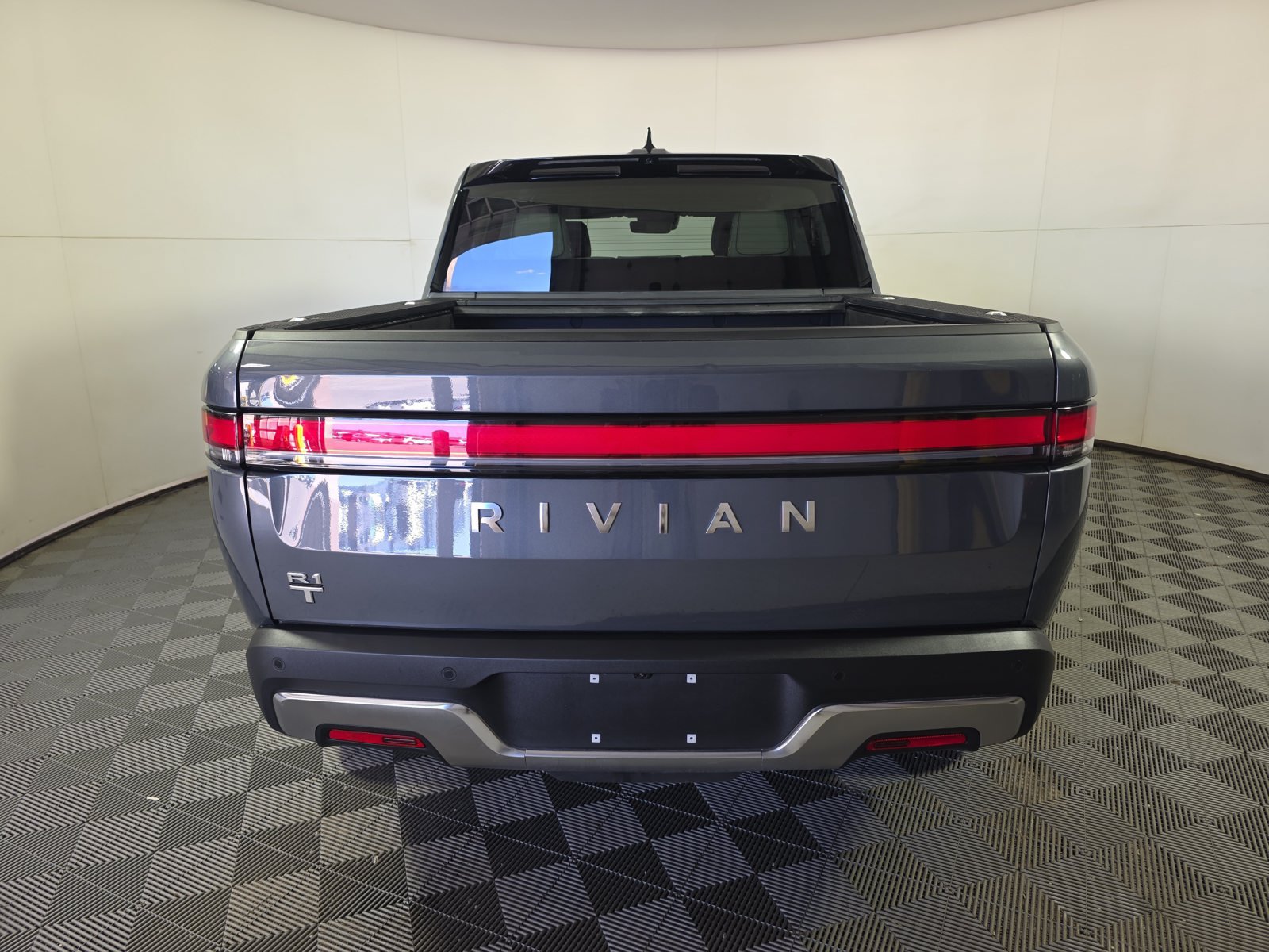 Used 2024 Rivian R1T Adventure Dual AWD/4WD image 4