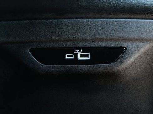 Used 2023 Chrysler Pacifica Touring-L FWD image 31