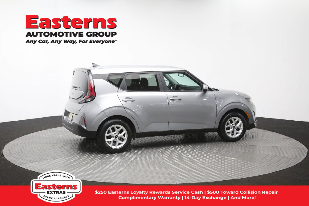 Used 2023 Kia Soul LX w/ LX Technology Package FWD image 44