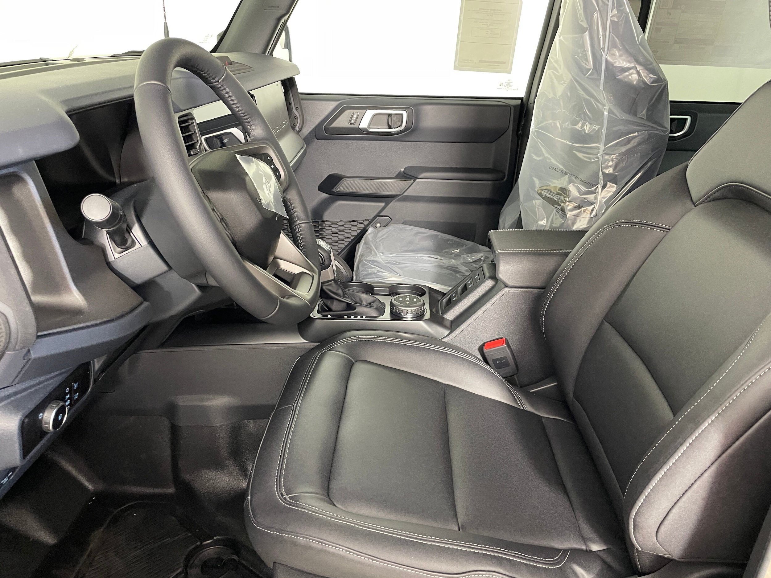 New 2026 Ford Bronco Badlands w/ Sasquatch Package AWD/4WD image 2