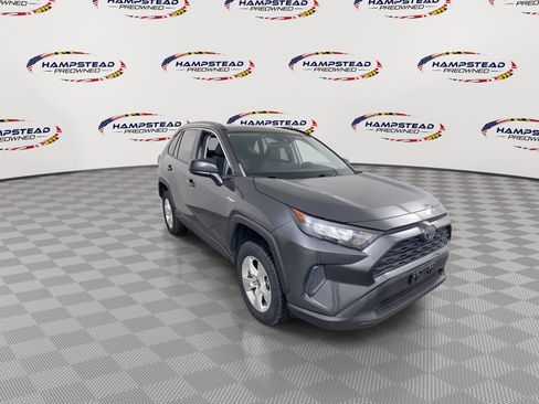 Used 2021 Toyota RAV4 LE AWD/4WD image 2