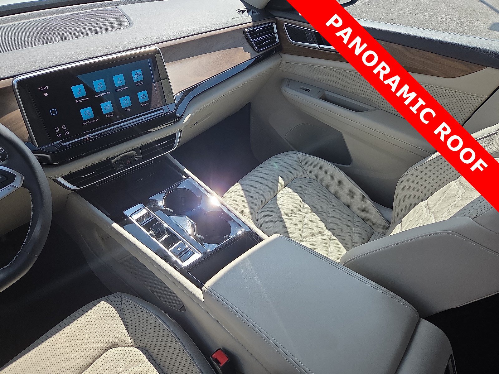 Used 2024 Volkswagen Atlas SE w/ Panoramic Sunroof Package FWD image 13
