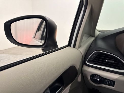 Used 2023 Chrysler Voyager LX FWD image 34