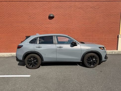 Used 2023 Honda HR-V Sport image 2