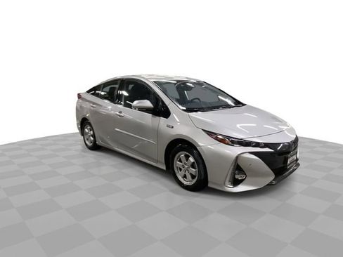 Used 2021 Toyota Prius Prime Limited image 4
