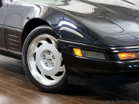 Used 1992 Chevrolet Corvette Convertible RWD image 3