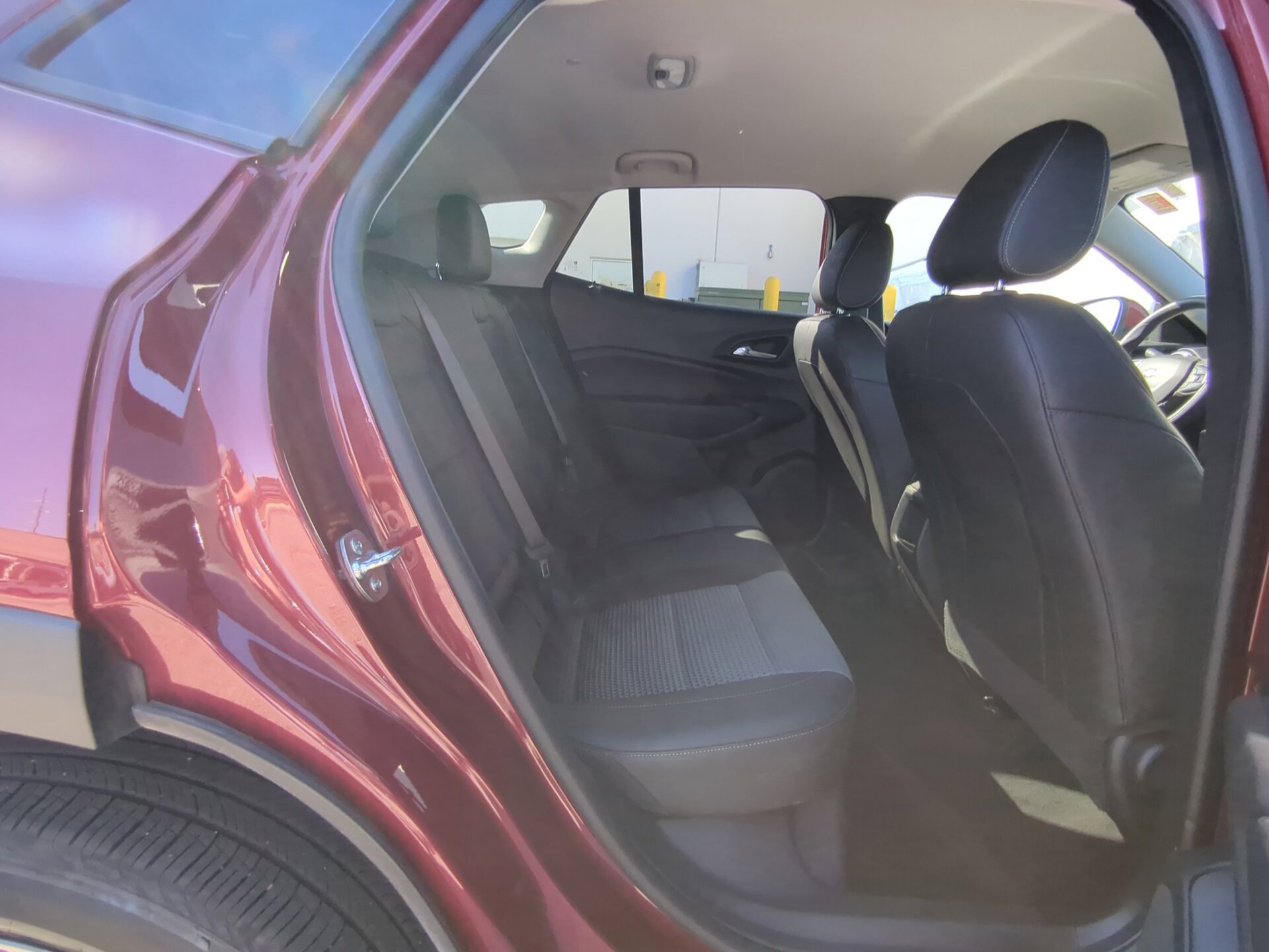 Used 2025 Chevrolet Trax LT FWD image 23
