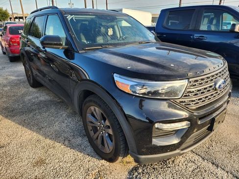 Used 2022 Ford Explorer XLT w/ Equipment Group 202A RWD image 1
