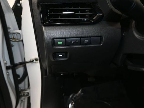 Used 2024 Nissan Sentra SV FWD image 12