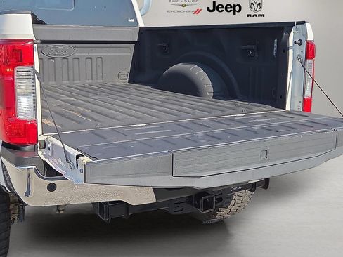 Used 2019 Ford F250 Lariat w/ Lariat Ultimate Package AWD/4WD image 9