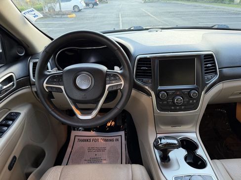 Used 2014 Jeep Grand Cherokee Limited w/ Luxury Group II image 18