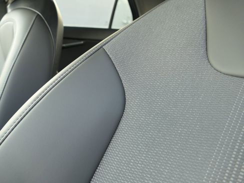 New 2025 Kia Niro EX Touring image 11