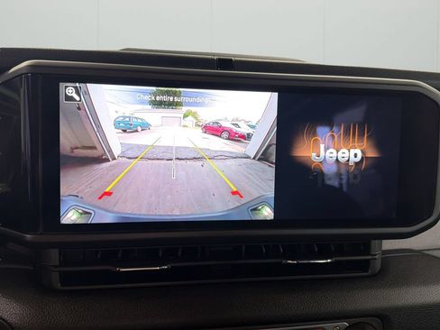 Used 2025 Jeep Gladiator Sport AWD/4WD image 26