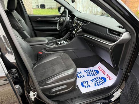 Certified 2024 Jeep Grand Cherokee L Laredo image 15