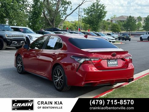 Used 2022 Toyota Camry SE FWD image 5