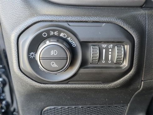 Used 2020 Jeep Gladiator Overland image 24