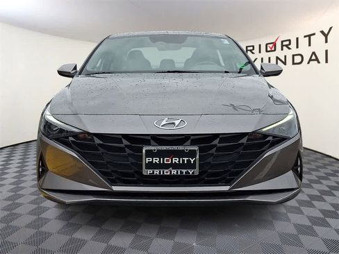 Used 2023 Hyundai Elantra SEL w/ Preferred Accessory Package image 2