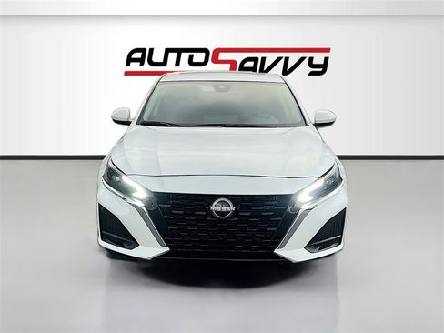 Used 2023 Nissan Altima 2.5 SV w/ SV Premium Package image 2