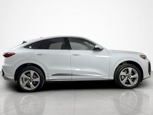 Used 2025 Audi Q5 Premium Plus w/ Premium Plus AWD/4WD image 6