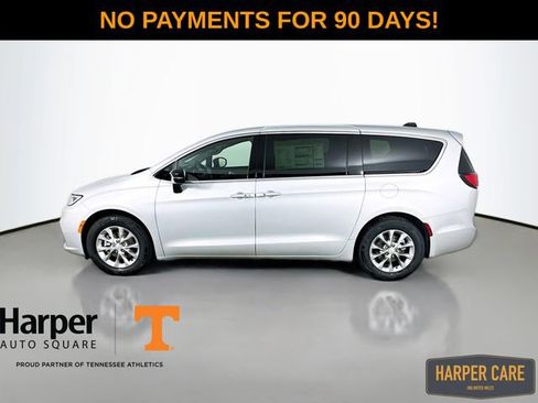 New 2026 Chrysler Pacifica Limited w/ Trailer Tow Group FWD image 10