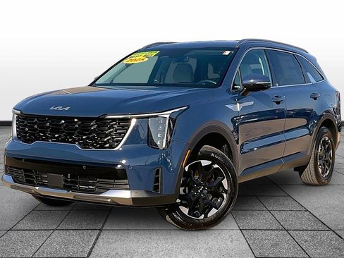 Used 2025 Kia Sorento S image 1
