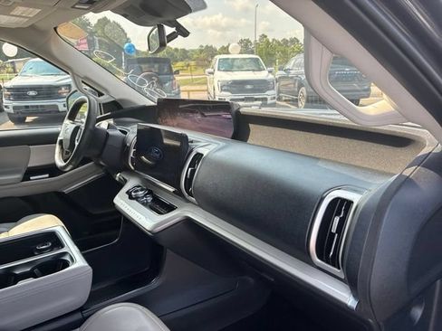 Certified 2025 Ford Expedition Active AWD/4WD image 68