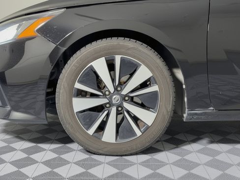 Used 2020 Nissan Altima 2.5 SL FWD image 10