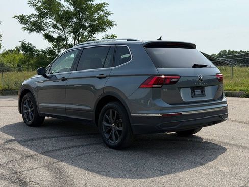 Used 2024 Volkswagen Tiguan SE w/ Panoramic Sunroof Package AWD/4WD image 3