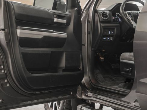 Used 2018 Toyota Tundra SR5 image 39